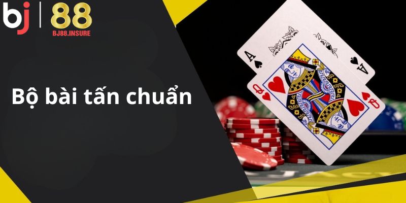 Mỗi người được chia 8 lá trong bài tấn